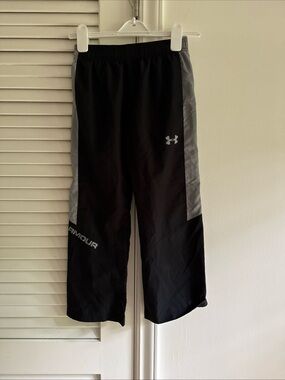 Under Armour Black Gray Youth Track Pants Athletic Joggers Size YSM / JP / P